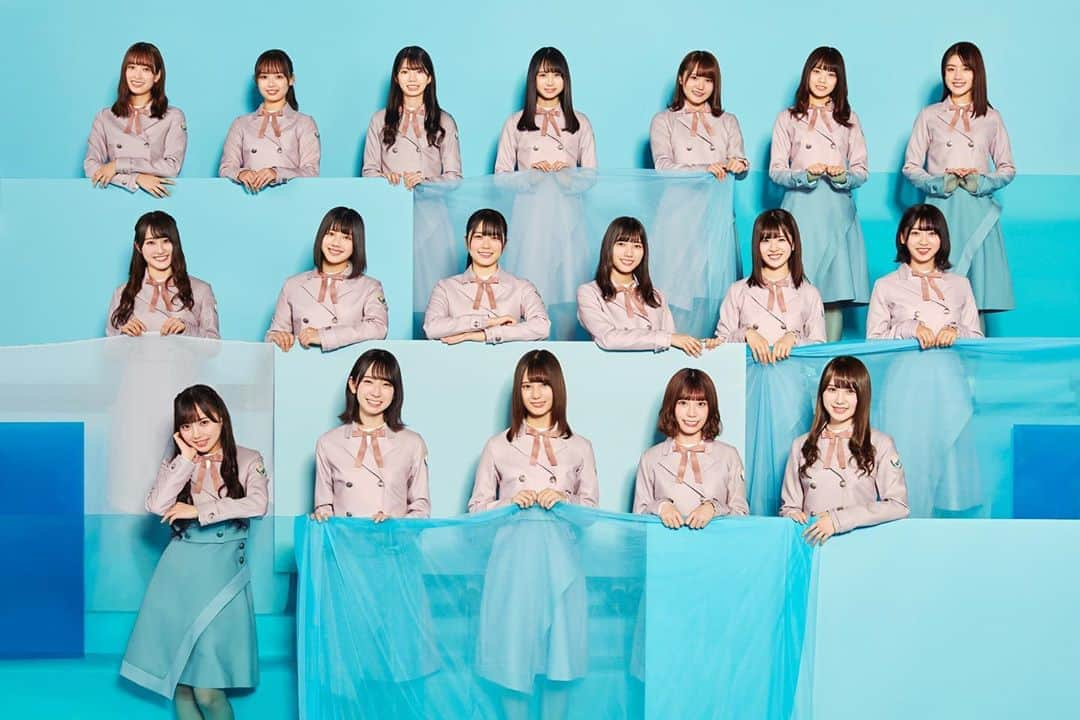 永瀬由衣のインスタグラム：「日向坂46 アー写も、おNEW🌞✨ 4thシングル「ソンナコトナイヨ」は2/19発売♥️ ・ AD : 永瀬由衣 #れもんらいふ  PH : 北岡稔章  PROPS : 青木静花 PROD : EPOCH Inc.」