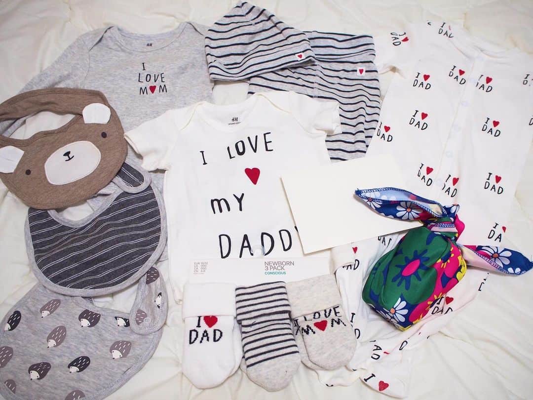 のインスタグラム：「. ファンの方からいただいた baby服👶🏻💓💓💓 . 嬉しすぎ、可愛すぎ 幸せです、愛くるしいです。 早くこれを着させたいな☺️ 心の底からありがとう😢💕 大切にさせていただくね:)* . まだまだみんなの中で 立花このみという存在を 生かしてもらえてることが どれほどうれしいか事か🥺 . I LOVE M♡M I ♡ DADDY 全てが愛に満ち溢れてる🥰 . . Thankyou♡ . #24w3d #マタニティ #プレママ #baby #baby服 #ベビー服  #プレゼント #妊婦生活 #エンジョイ中 #べびたん #元気に生まれてきてね #love #instagood #instalike #followme #プレママさんと繋がりたい」
