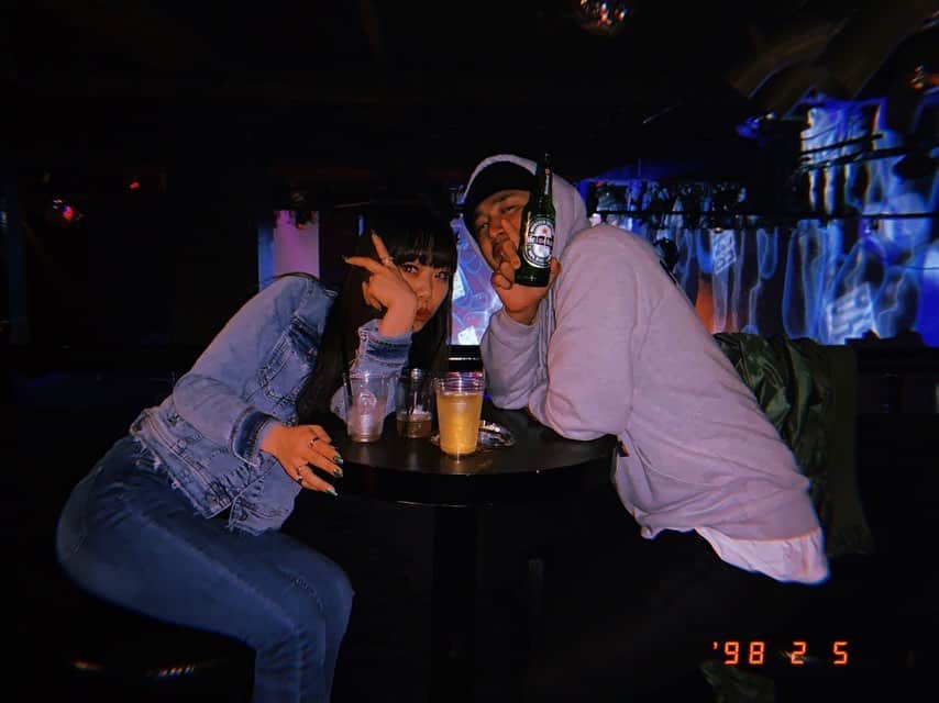 Asuka Fujimoriのインスタグラム：「楽しい時はハッピーを何倍にもしてくれる。 辛い時は逃げないで前に進む力をくれる。 出会ってから10年経った今もこれからもずっと先生みたいな先生になりたいって思う。」
