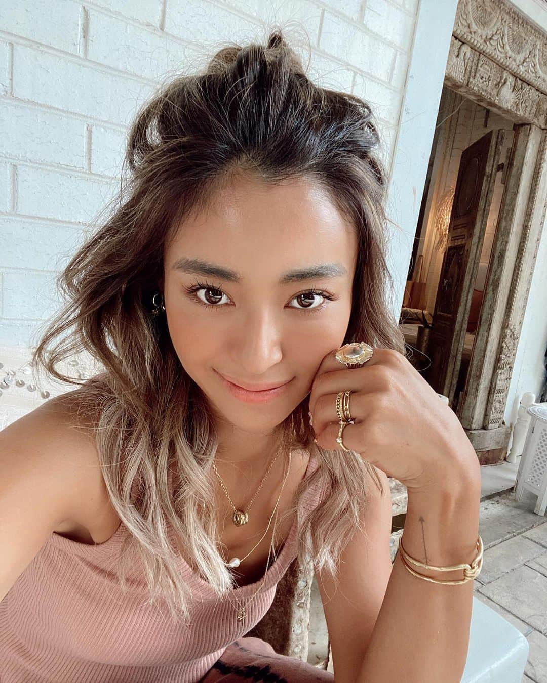 山中美智子さんのインスタグラム写真 - (山中美智子Instagram)「Jewelry 🦋@smokyblue_official & @alexiastam_official  一粒パールとパームツリーピアスはこっちで買ったよ🥥」2月5日 15時56分 - alexiastam1988