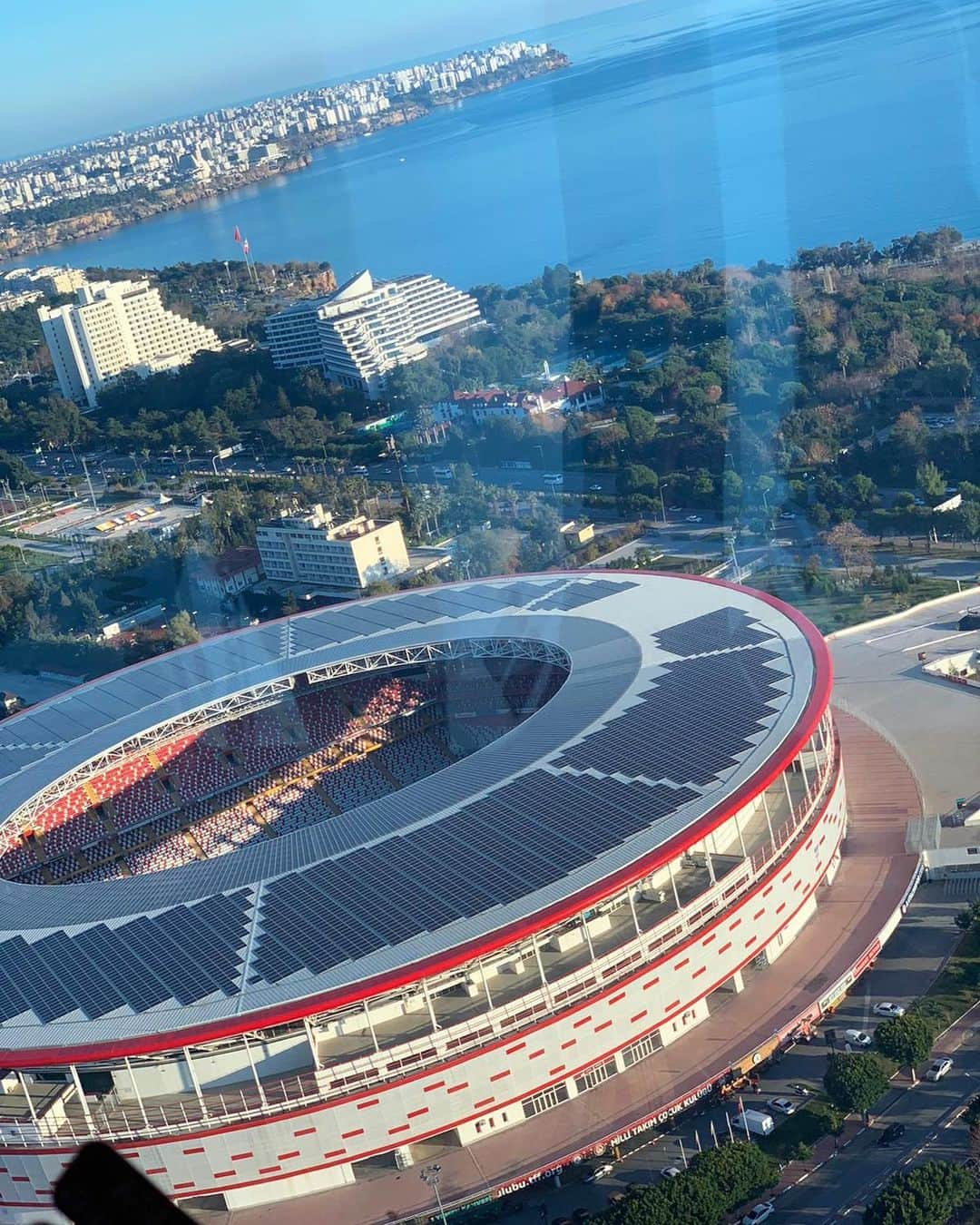 ルーカス・ポドルスキさんのインスタグラム写真 - (ルーカス・ポドルスキInstagram)「🏟😍💪🏻 Gücünü hisset! #BizAntalyasporuz @antalyaspor」2月5日 16時10分 - lukaspodolski