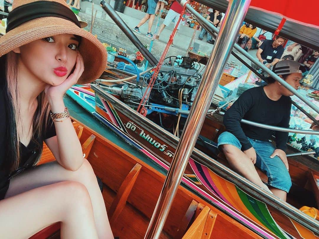 藤井夏恋さんのインスタグラム写真 - (藤井夏恋Instagram)「人生初水上マーケットした時の写真⛵️ #旅写真#楽しかった」2月5日 16時21分 - fujiikaren_official