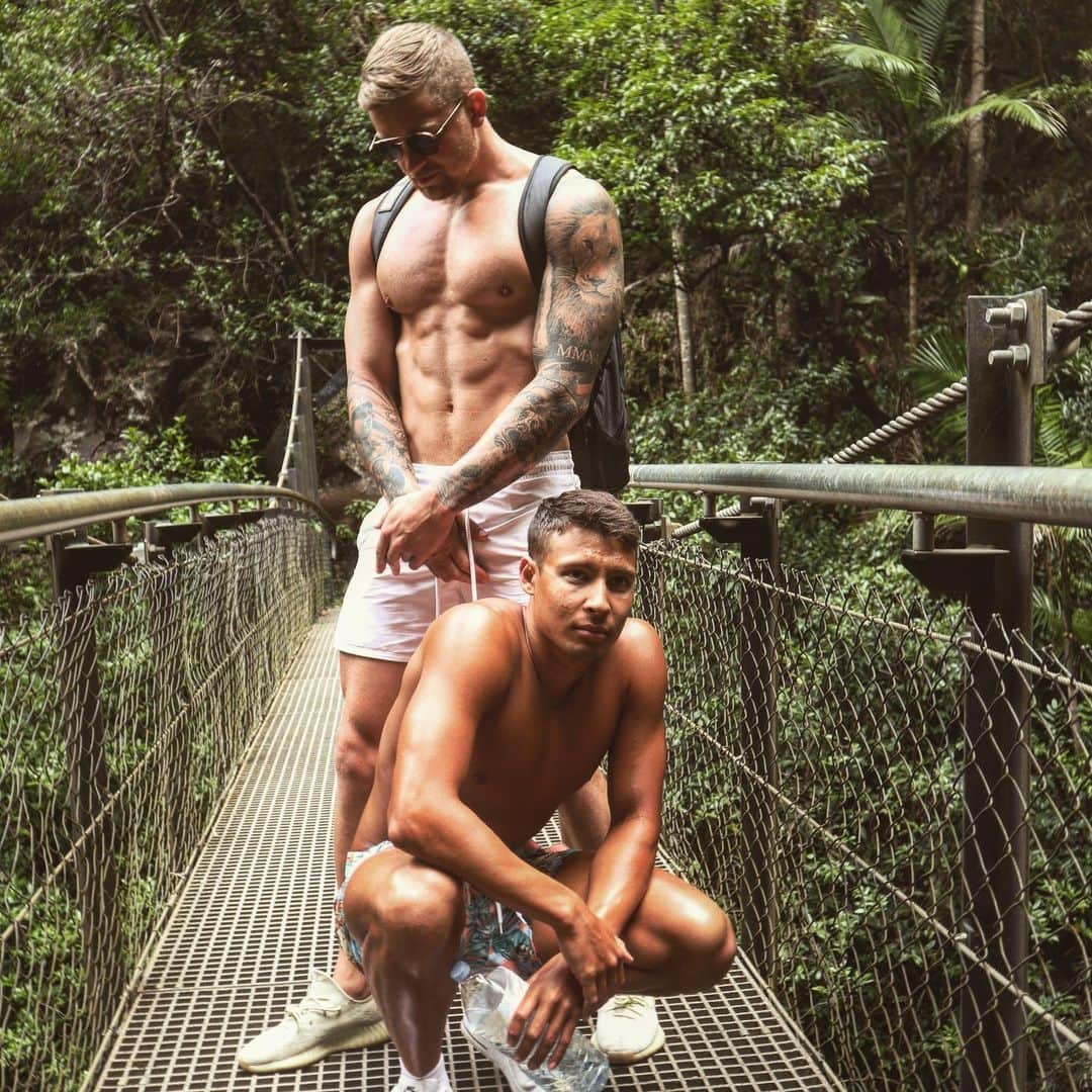 アダム・ピーティのインスタグラム：「Welcome to the jungle where we take mixtape shots #nextup」