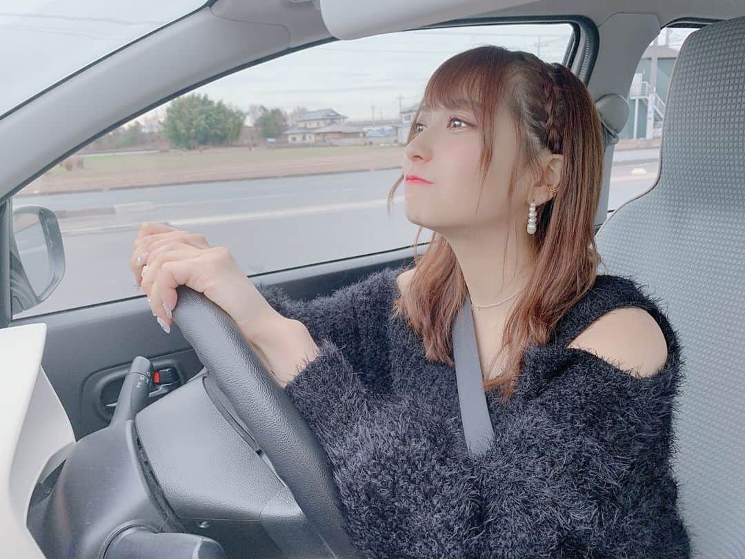 太田里織菜のインスタグラム：「. . 安全運転でまいります♡ . 東京の街を運転するのは怖すぎた(笑) . #らぶどる」