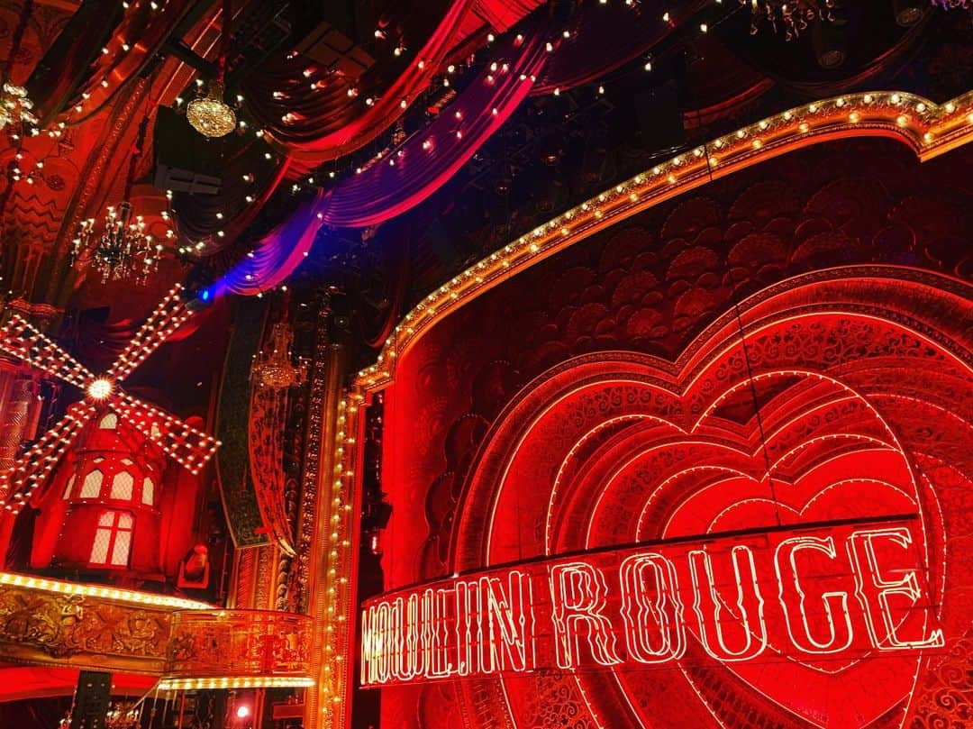 和央ようかさんのインスタグラム写真 - (和央ようかInstagram)「Moulin Rouge night 💋🎭💃👯‍♀️to see gorgeous our friend @ashleyloren 💕🤩😍 Spectacular night 😍😍😍😍😍@moulinrougebway  Love u Ashley ❤️😘 今夜は私達の大切なお友達を観に、ミュージカル'ムーランルージュ’に💋🎭 全てがゴージャスで大興奮🙏😊 #takakonystylin🍎 #nylife #lifestyle #nyc🍎 #broadway #yokawao #和央ようか」2月5日 16時38分 - yokawao0215