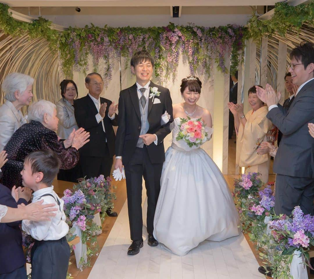 【公式】小さな結婚式さんのインスタグラム写真 - (【公式】小さな結婚式Instagram)「@petit.wedding をフォローしてね♩ #小さな結婚式 をつけてのお写真投稿も大歓迎です♡ こちらの公式IGでリグラムさせていただきます＊ . 楽しむ子供たちに ゲストのみんなが思わず笑顔に♡ ほっこりアットホームな 一生の思い出に残る結婚式を 一緒に叶えましょう＊ . . >>#小さな結婚式京都店 . ——————— #小さな結婚式 #petitwedding #前撮り #結婚式 #プレ花嫁 #卒花 #アットホーム #少人数 #家族婚 #少人数結婚式 #ウェディング #ウェディングドレス #wedding #bridal #weddingdress #花嫁 #結婚式準備 #式場探し #日本中のプレ花嫁さまと繋がりたい #結婚式の思い出に浸る会 #結婚準備 #京都花嫁 #京都ウェディング #関西花嫁 #京都婚 #フォトアイディア #家族フォト」2月5日 17時00分 - petit.wedding