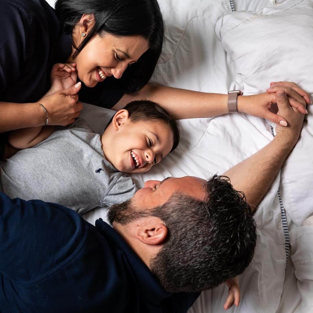 ノバルティスのインスタグラム：「Matteo, 4, was born with a rare genetic disease that leads to progressive muscle weakness. Untreated, infants with the severest form often don’t live beyond age 2. Matteo received a gene therapy when he was just 27 days old.  Click the link in our Bio to learn more about the over 20,000 dedicated researchers contribute to our pipeline of serious disease therapies with the potential to have a significant impact on lives.」
