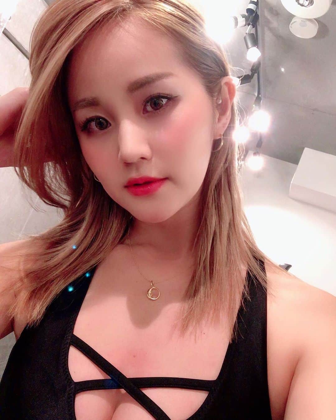 LORYのインスタグラム：「#fastorylabo  @fastorylabo_itsuki 先生の トレーニングに行ってきました🏋🏼‍♀️ 基本お尻🍑とにかくお尻🍑そしてちょっと胸も！ パンプアップしてるお尻を見ると おお〜っ！！😭✨ってなる🔥笑 今月大事な撮影に向けてピッチあげてがんばります💪🏼 #workout #gym #パーソナルトレーニング #ジム渋谷 #トレーニング女子」
