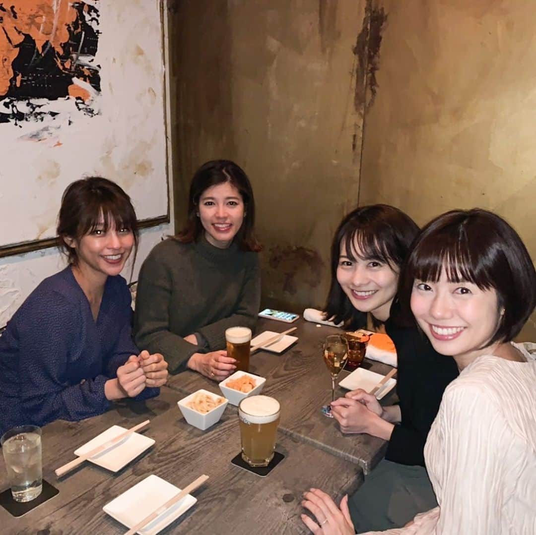 岡副麻希さんのインスタグラム写真 - (岡副麻希Instagram)「🍓﻿ いろいろなことを教えてくれる頼もしすぎる﻿ 人生のお姉さまたちと🤤🌸💓﻿ ﻿ #めざましテレビアクア#めざましテレビ#めざましどようび 繋がりなのです☀️🐣💖 ﻿ まさかのムーディーなお店で﻿ フラッシュ焚いたらゆきさん真っ白笑❄️💙 #乾杯#至福#🥺#くうっ #神田愛花#高見侑里#山崎夕貴#岡副麻希」2月5日 17時08分 - maki_okazoe_official