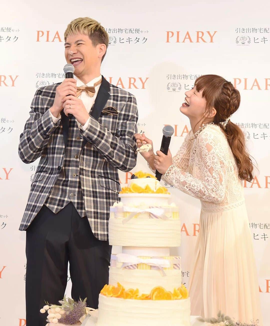 渡部麻衣さんのインスタグラム写真 - (渡部麻衣Instagram)「🤵❤️👰﻿ ﻿ この度、私わたなべ麻衣﻿ PIARY「ヒキタク」のアンバサダーに﻿ 就任しました🎁パチパチッ﻿ ﻿ JOYくんは﻿ アンバサダーでは…ないんですが…﻿ 私のサポート役として﻿ 一緒に会見をしてきました😂笑﻿ ﻿ ドレスアップをしてケーキ入刀や﻿ ファーストバイトなどもさせて頂けて﻿ すごく幸せな時間をありがとうございました♡﻿ ﻿ ﻿ 私達は今のところ﻿ 結婚式の予定はしていませんが…﻿ 女心をガッチリ掴んだサービス満載なので﻿ 純粋にもっともっとヒキタクを﻿ 広めていきたいと思っています！﻿ ﻿ 式を挙げる方も、式に出席する方も﻿ 沢山の幸せが生まれる場に…☺️🙏💕﻿ ﻿ ※最後の写真は楽屋にて﻿ シャッタータイミングミスって﻿ 顔がバグったJOYくん♡笑﻿ ﻿ ﻿ #PIARY﻿ #ヒキタク﻿ #引き出物宅配﻿ #日本中のプレ花嫁さんとつながりたい」2月5日 22時44分 - mmaaiipp