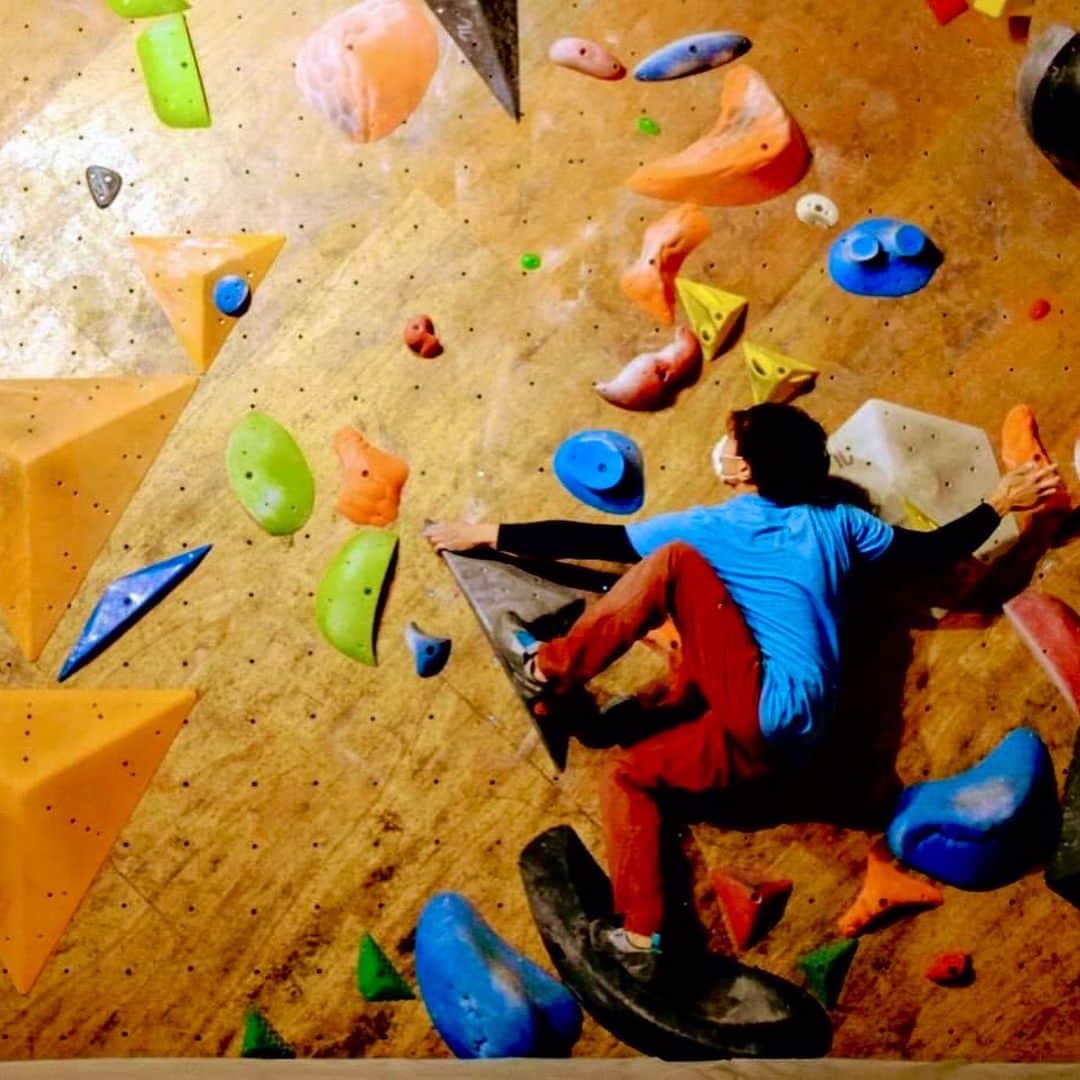 伊東秀和さんのインスタグラム写真 - (伊東秀和Instagram)「@limestone_climbing 🌈 旬の壁✨ゲストセッターとしてセットしてきました！ライムストーンでのセットは初✅ 4級から2段までセット！岩を登る方が多いという事で、そのあたりも意識してセットしました✨登る事で調子上がるはずです⤴️👋 特に3級、2級あたりは充実してますよ！保持系からダイナミック＆テクニック系まで、ラスト一手まで気が抜けずに楽しめるはずです💥😁自分の課題はスタートにサイン入れてます！ 1ヶ月期間限定の旬の壁🌟昨日からスタート！楽しんでくださいね🌈 @orientalbio1991 @mammut_japan @camp1889 @skya_cs_sports_tv  #ライムストーンクライミングクラブ #旬の壁 #ヒデスク #climbing #lesson #bouldering #boulderinglife #enjoy #training #成長 #緊張の一手 #楽しんで #期間限定」2月5日 17時28分 - hide9a2019