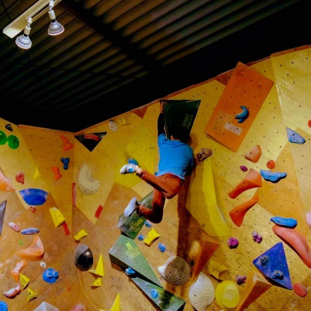 伊東秀和さんのインスタグラム写真 - (伊東秀和Instagram)「@limestone_climbing 🌈 旬の壁✨ゲストセッターとしてセットしてきました！ライムストーンでのセットは初✅ 4級から2段までセット！岩を登る方が多いという事で、そのあたりも意識してセットしました✨登る事で調子上がるはずです⤴️👋 特に3級、2級あたりは充実してますよ！保持系からダイナミック＆テクニック系まで、ラスト一手まで気が抜けずに楽しめるはずです💥😁自分の課題はスタートにサイン入れてます！ 1ヶ月期間限定の旬の壁🌟昨日からスタート！楽しんでくださいね🌈 @orientalbio1991 @mammut_japan @camp1889 @skya_cs_sports_tv  #ライムストーンクライミングクラブ #旬の壁 #ヒデスク #climbing #lesson #bouldering #boulderinglife #enjoy #training #成長 #緊張の一手 #楽しんで #期間限定」2月5日 17時28分 - hide9a2019