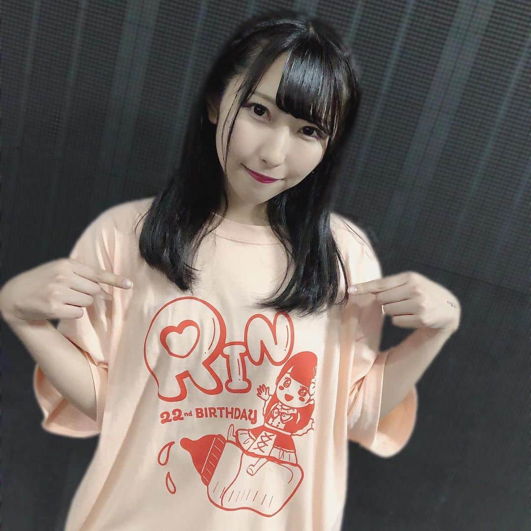 ひなたななこのインスタグラム：「. . . Tシャツだぼって着るのすき！ りんちゃんの生誕Tシャツ🧡 . . #japaneseidol #instagood #followme #아이돌 #패션 #偶像」