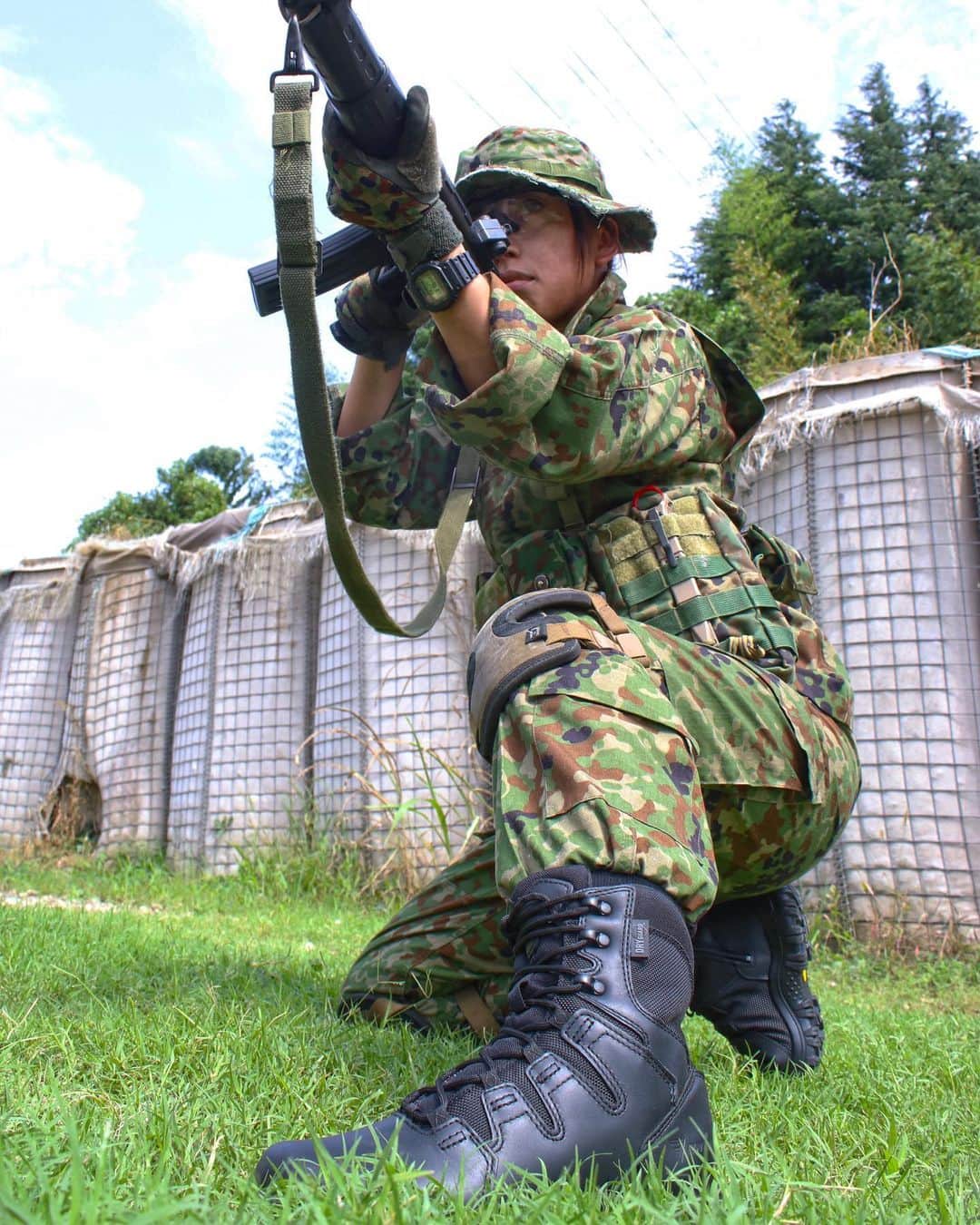 みりどる乙夜さんのインスタグラム写真 - (みりどる乙夜Instagram)「BATES Tactical Boots OPS10 black 【掲載】SATマガジン2019年11月号 中田商店×乙夜 私もとってもお気に入りなDelta II M-9の後継モデルです！ #tacticalboots #tacticalgear #tactical #boots #batestacticalboots #bates #combatboots #combat #military #militaryboots #milspec #militarywomen #gun #rifle #jgsdf #army #actionactress #training #militaryfitness #benchmade #ミリタリー #ブーツ #半長靴 #タクティカル #ミリドル」2月5日 17時45分 - itsuya_miridoru