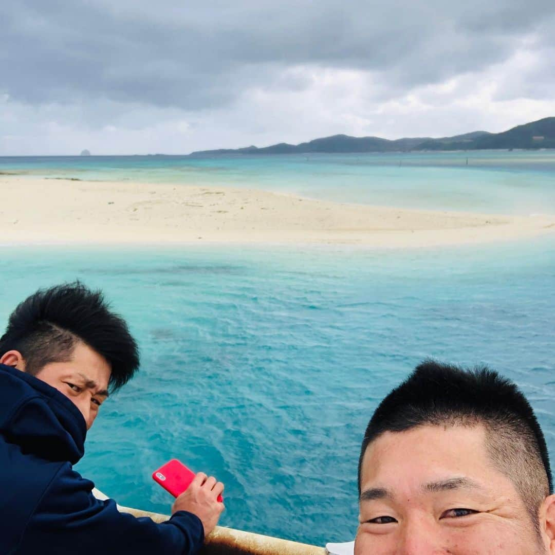 後藤武敏のインスタグラム：「今日は、キャンプ始まって初めてのオフでした(^^)！ バーデハウスに行って疲れをとり、島で焙煎しているコーヒー屋さんでリフレッシュしました😄❗️ 明日からの第2クールしっかり頑張っていきたいと思います💪 #久米島#キャンプ#バーデハウス#マキノコーヒー#第2クール#頑張ります😄‼️」