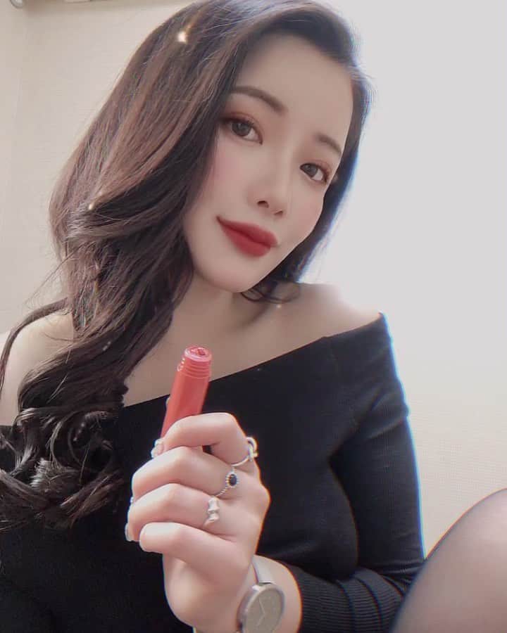 えみ姉のインスタグラム：「ㅤ ㅤ 大分に帰るニダ ✈️💋 ㅤ ㅤ」