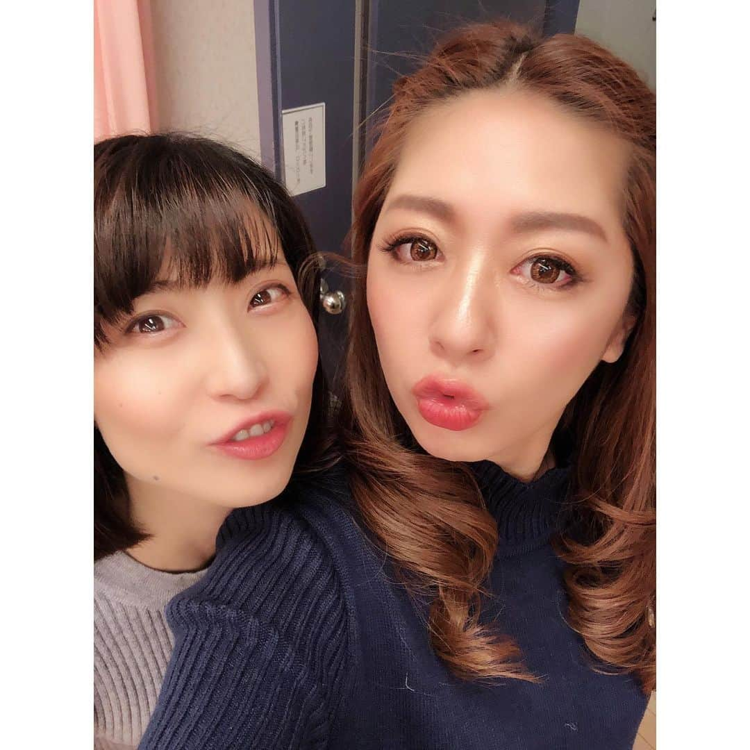 野崎鮎さんのインスタグラム写真 - (野崎鮎Instagram)「とーっても広い会場で歌わせていただいております♡ これから2部始まるよー♡ #大田区  #大田区民ホールアプリコ  #ものまね #ものまねライブ #live #栗田貫一 #クリソッツ #営業」2月5日 17時56分 - ayu_nozaki