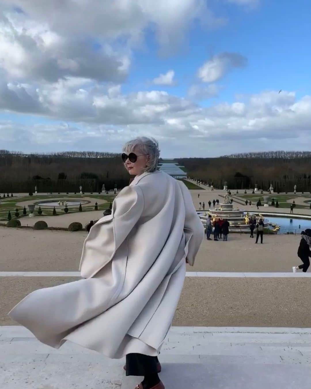 Accidental Iconさんのインスタグラム写真 - (Accidental IconInstagram)「Letting the wind take me wherever it wants...in this case Versailles. @hermes #hermesbeauty #paris」2月5日 17時58分 - iconaccidental