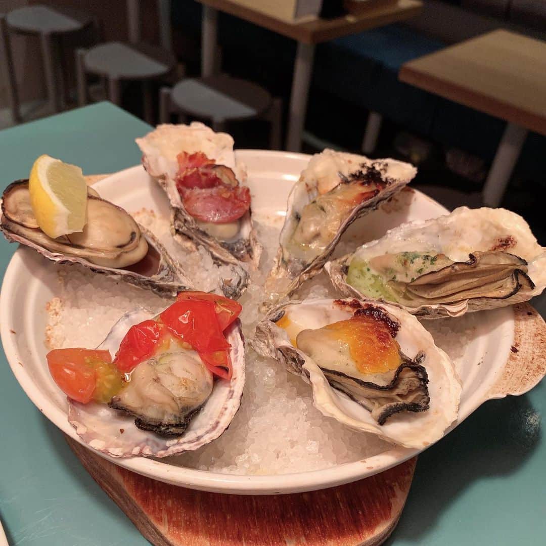 吉川ちかさんのインスタグラム写真 - (吉川ちかInstagram)「大好きなお店 渋谷パッチョへ 一年ぶりに行きました🥺💓 ． ここの生牡蠣は濃厚だし新鮮だし めちゃくちゃ好きなのだ🙌 ． あとは牡蠣のリゾットは 本当に濃厚で激うま🤣💕 絶対食べて欲しいレベル!! . ⚠️ちなみに近くに移転してるから 間違えないようにね！ . #牡蠣#オイスター#オイスターバー#生牡蠣#リゾット#パッチョ#渋谷#おすすめ」2月5日 18時14分 - yoshikawachika_1116