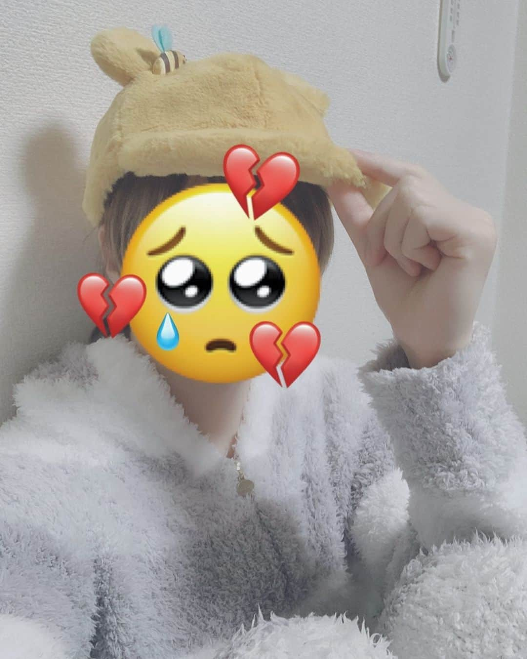 てるとくんのインスタグラム：「久しぶりにインスタ投稿 しようと思って寝ちゃってた(T_T) 起きてすぐ撮った(ノ)・ω・(ヾ) パジャマだけど🥺🥺🥺🙏 ぷーさんの帽子近くにあったから被った𐤔𐤔𐤔𐤔  #手が大きいてるとくん」