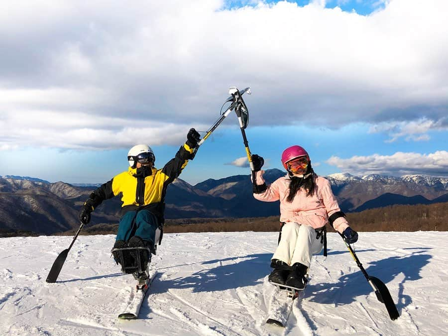 猪狩ともかさんのインスタグラム写真 - (猪狩ともかInstagram)「⛷⛷ . . チェアスキー元日本代表 野島弘さん✨ . 日本チーム同行スタッフ 山森信子さん✨ . とても贅沢な体験🥺🥺 おふたりのご指導のお陰で楽しく滑ることができました！ 本当に感謝。出会いにも感謝。 . . . #チェアスキー #ハンターマウンテン #野島弘 さん #山森信子 さん #仮面女子 #猪狩ともか #ちな #プライベート #笑　 #ありがとうございました😊」2月5日 18時31分 - igari_tomoka