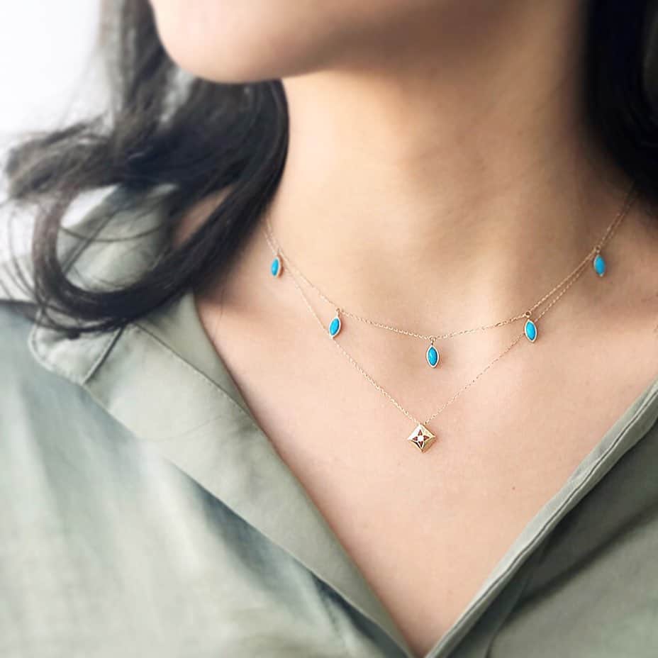 starjewelry_pressさんのインスタグラム写真 - (starjewelry_pressInstagram)「鮮やかなブルーをアクセントにしたレイヤードスタイル。 ターコイズのチョーカーネックレスにシンプルなダイヤモンドネックレスを重ねて。 ・ ・ ◆2/14までオンラインストアでは送料無料サービスを実施中！ ・ ・ #starjewelry #スタージュエリー #necklace #ネックレス #turquoise #ターコイズ #diamond #ダイヤモンド #gold #coordinate #春コーデ #jewelry #2020 #春」2月5日 18時32分 - starjewelry_press