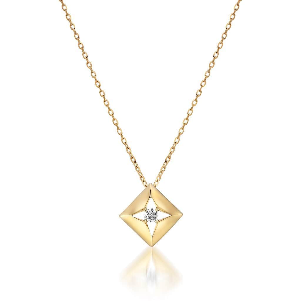 starjewelry_pressさんのインスタグラム写真 - (starjewelry_pressInstagram)「鮮やかなブルーをアクセントにしたレイヤードスタイル。 ターコイズのチョーカーネックレスにシンプルなダイヤモンドネックレスを重ねて。 ・ ・ ◆2/14までオンラインストアでは送料無料サービスを実施中！ ・ ・ #starjewelry #スタージュエリー #necklace #ネックレス #turquoise #ターコイズ #diamond #ダイヤモンド #gold #coordinate #春コーデ #jewelry #2020 #春」2月5日 18時32分 - starjewelry_press
