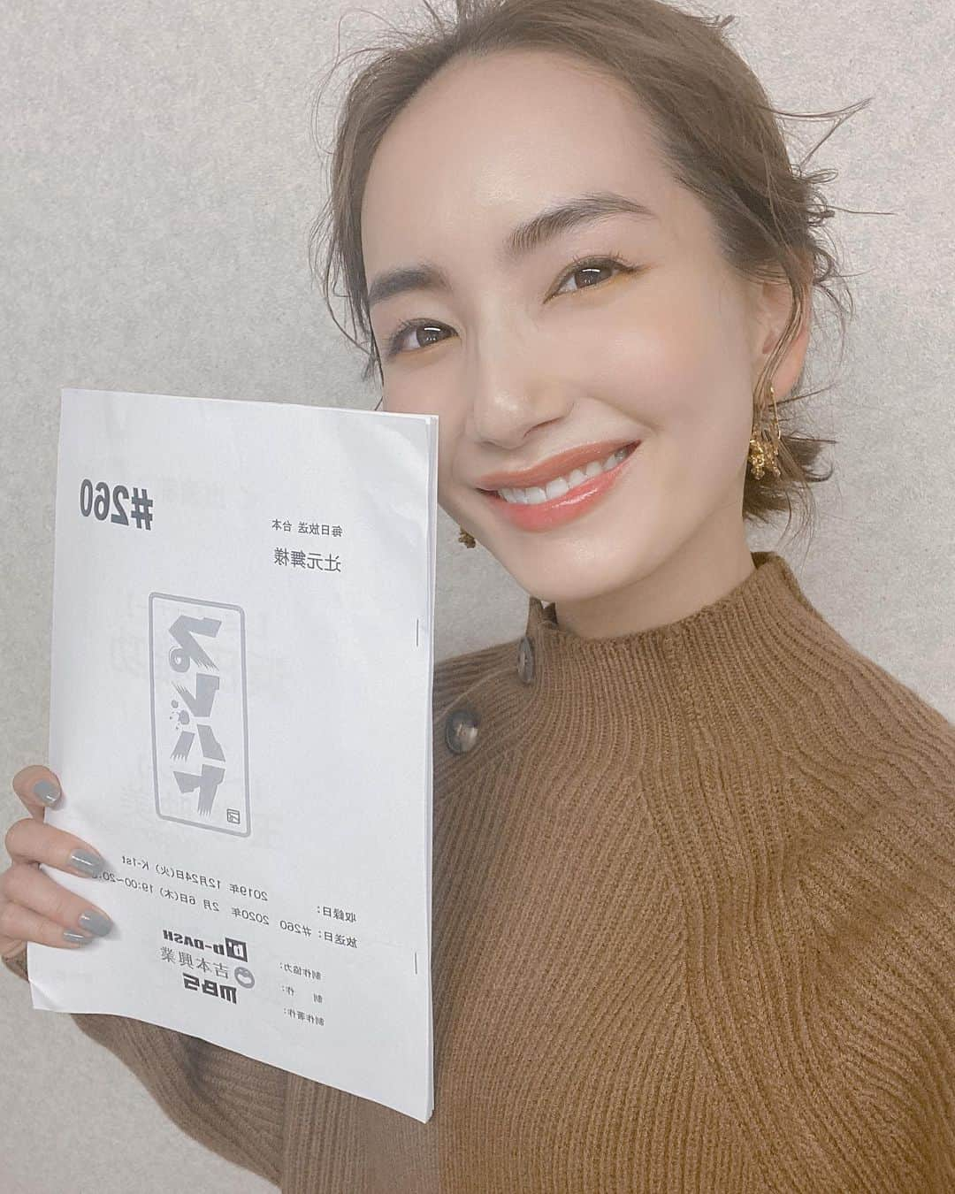 辻元舞さんのインスタグラム写真 - (辻元舞Instagram)「. 明日2月6日19時〜放送の『プレバト』 名人、特待生だけが一斉に査定される 「水彩画の才能　昇格降格査定スペシャル」👩🏻‍🎨 今回は俳句の前なので、 始まりの19時からお見逃しなく！🙏🏻 是非ご覧ください✨ . ピアスは @pluiehair です💍 . #プレバト#プレバト水彩画#TBS#MBS#instagood#happy#love#me」2月5日 18時33分 - mai_tsujimoto