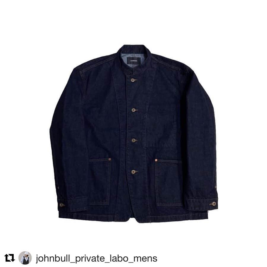 ジョンブルさんのインスタグラム写真 - (ジョンブルInstagram)「#Repost @johnbull_private_labo_mens with @get_repost ・・・ . . . JOHNBULL"Sシリーズ“ . lot_S2001 col._one wash price_¥23,000(+tax) . 手間とコストのかかるロープ染色に更に時間をかけ、デッドストックのジーンズのインディゴが酸化して黒ずんだような色合いをロープ染色の回数を増やして再現された生地を使用。 . カバーオールほど土臭くなく、それでいてワークテイスト。 ワイドシルエットのパンツに合わせることを想定して身巾と着丈のバランスを研究しました。フロントを開けて着たときも自然な開き具合になるようにと動きやすさも考えて袖山はかなり低めに設定しています。 . ポケットは使い勝手を重視して少し下に配置しています。袖を折り返した際に少し見えるセルヴィッチもポイントです。 パンツ同様にJOHNBULLの刻印入りのリベットは素材の雰囲気に合わせ、それぞれ加工を入れて1点モノのヴィンテージ風に仕上げております。 シンプルでインナーも合わせやすいジャケットに仕上がっておりますのでたくさん着て自分なりの色落ちを楽しんでください。 . . . . #johnbull  #johnbullprivatelabo  #ジョンブル  #ジョンブルプライベートラボ  #デニム  #sシリーズ  @johnbull_private_labo  @johnbull_private_labo_mens」2月5日 18時37分 - johnbull_private_labo