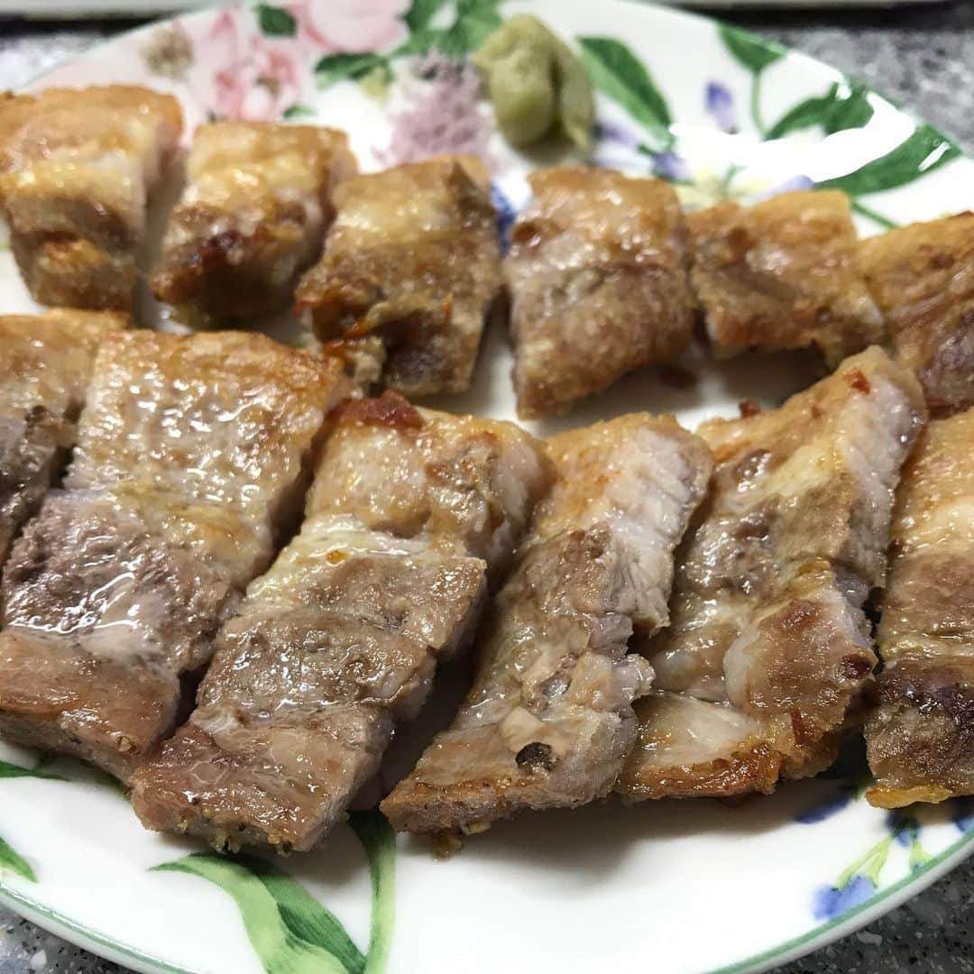 奥菜恵のインスタグラム：「My lovely #hmr #ketodinner  역시 삼겹살도 K-삼겹살👍🏻 506 hours fermented #koreanporkbbq 🥓 우리집이#돝고기506」