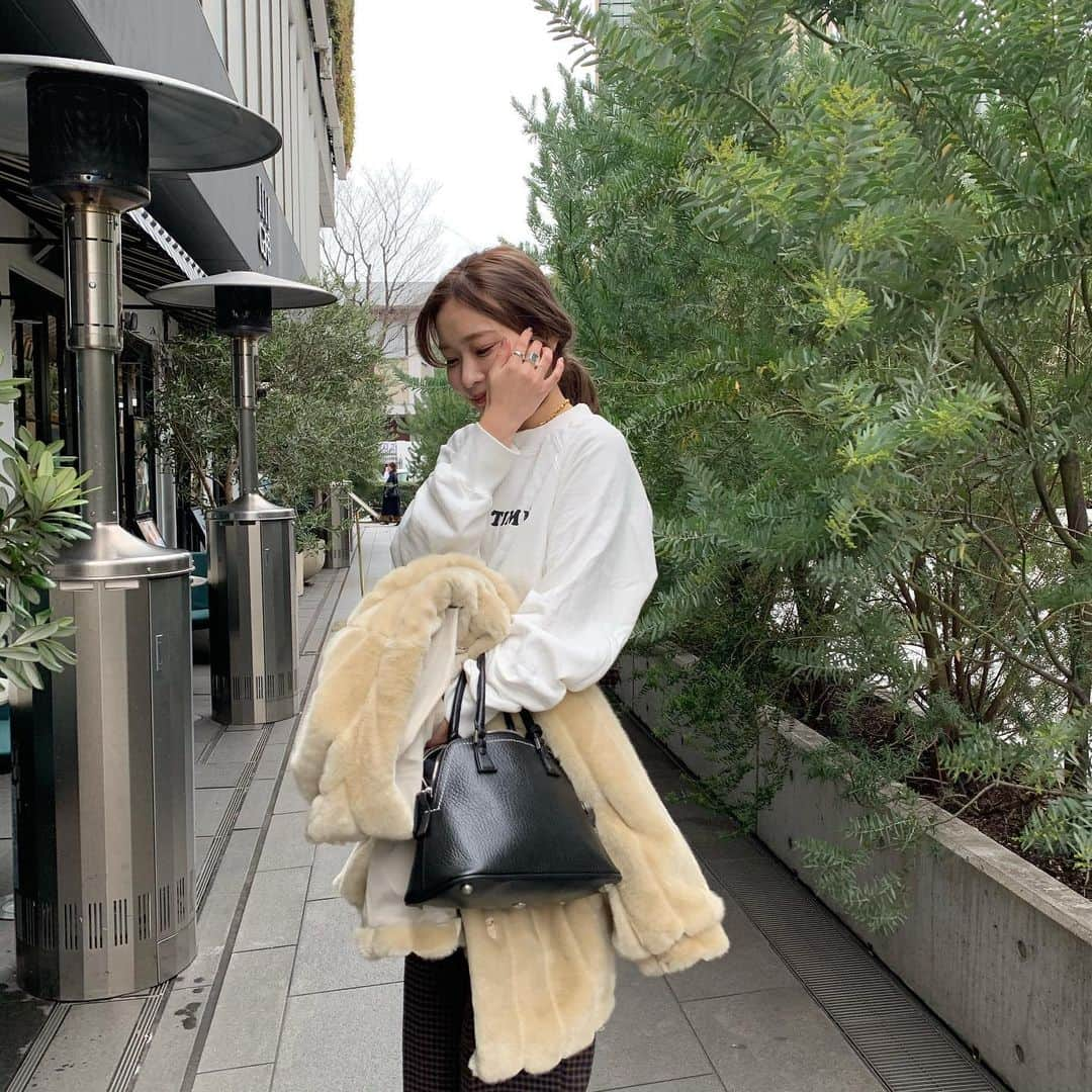 高田茉実さんのインスタグラム写真 - (高田茉実Instagram)「@lilou__official  sweat & outer本日発売🖤 アウターは売り切れ次第 再販なしになります🙇‍♂️💦 pantsは、今週か来週あたり 発売しますっー❤︎❤︎ (※先行予約商品です)」2月5日 18時59分 - __mamico