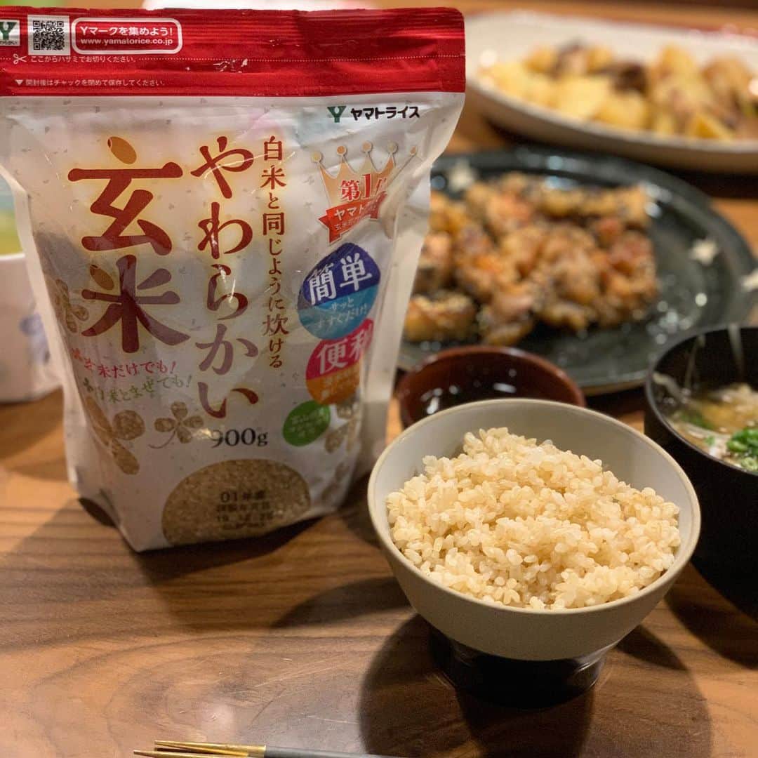 佐藤寿人のインスタグラム：「玄米を食べ始めて2年目のシーズン🍚 名古屋時代の栄養士さんから紹介して頂いたヤマトライスさんの『やわらかい玄米』 白米も硬めの食感が好きな自分にとっては白米と同じように炊く事が出来るこの玄米はドンピシャでした💯  #玄米 #ヤマトライス #宣伝では #ありません #単純に #好きな物の #紹介です #近所の #イオンにはないので #少し大きいイオンで #買ってます #実は #沖縄キャンプにも #持参 #食事 #改善で #体脂肪減 #筋肉量UP💪」