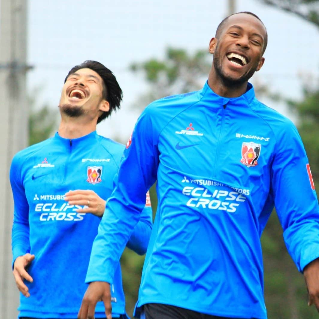 クエンテン・マルティノスのインスタグラム：「It’s a hard and long preseason. in Okinawa. 🌴 But we need to keep smiling. - - - #nike #wearereds #ydk #curacao #fun #training」