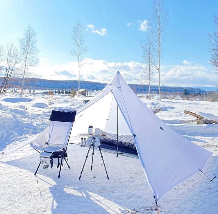 hinata_outdoorさんのインスタグラム写真 - (hinata_outdoorInstagram)「@kazshさんのpic✨⠀⠀⠀ ⠀⠀⠀⠀⠀⠀ ﻿ 白アイテムと一面真っ白な雪景色⛄ 風景とアイテムを同色にするのも、また素敵な組み合わせ☺️✨ ⠀⠀⠀⠀﻿ ～キャンプの絶景シーン～⠀﻿ キャンプ中に撮影された、思わず二度見してしまうような絶景をご紹介します！﻿ ⠀ ⠀⠀⠀⠀⠀ ⠀⠀⠀⠀⠀⠀⠀⠀⠀﻿ 🌳🌲🍁🌳🌲🍁🌳🌲🌳🌲🍁🌳🌳⠀⠀⠀⠀﻿ ⠀⠀⠀⠀﻿ #hinataoutdoor を付けて⠀⠀⠀﻿ アウトドアシーンを投稿してください😊⠀﻿ 素敵な投稿はリポストさせていただきます！﻿ ⠀⠀⠀⠀⠀⠀⠀⠀﻿ 🍁🌲🌳🌲🍁🌲🌳🌲🌳🍁🌲🌳🌳 ⠀⠀⠀⠀⠀⠀⠀﻿ ⠀⠀⠀⠀⠀⠀⠀⠀⠀⠀⠀⠀⠀⠀⠀⠀⠀⠀﻿ 🚙キャンプや山登りのアウトドア情報はプロフィールのURLから ➡ @hinata_outdoor⠀⠀⠀⠀⠀⠀⠀⠀⠀⠀⠀⠀⠀⠀⠀⠀⠀⠀﻿ ⠀⠀⠀⠀⠀⠀⠀⠀⠀⠀⠀⠀⠀⠀⠀⠀⠀⠀﻿ 🍖美味しそうなキャンプ料理の写真は➡️⠀⠀⠀⠀⠀⠀⠀⠀⠀⠀⠀⠀⠀⠀⠀⠀⠀⠀﻿ @hinata_gohan⠀⠀⠀⠀⠀⠀⠀⠀⠀⠀⠀⠀⠀⠀⠀⠀⠀⠀⠀⠀⠀⠀﻿ ⠀⠀⠀⠀⠀⠀⠀⠀⠀⠀⠀⠀⠀⠀⠀⠀﻿ #キャンプ #アウトドア #キャンプギア #アウトドアギア #キャンプ道具 #キャンプ場 #キャンプインテリア #キャンプ部 #ファミキャン #キャンプ初心者 #キャンプ収納 #キャンプ女子  #ファミリーキャンプ #グループキャンプ #グルキャン  #camp #outdoor  #冬キャンプ #アウトドアインテリア #絶景キャンプ #白アイテム」2月5日 20時04分 - hinata_outdoor