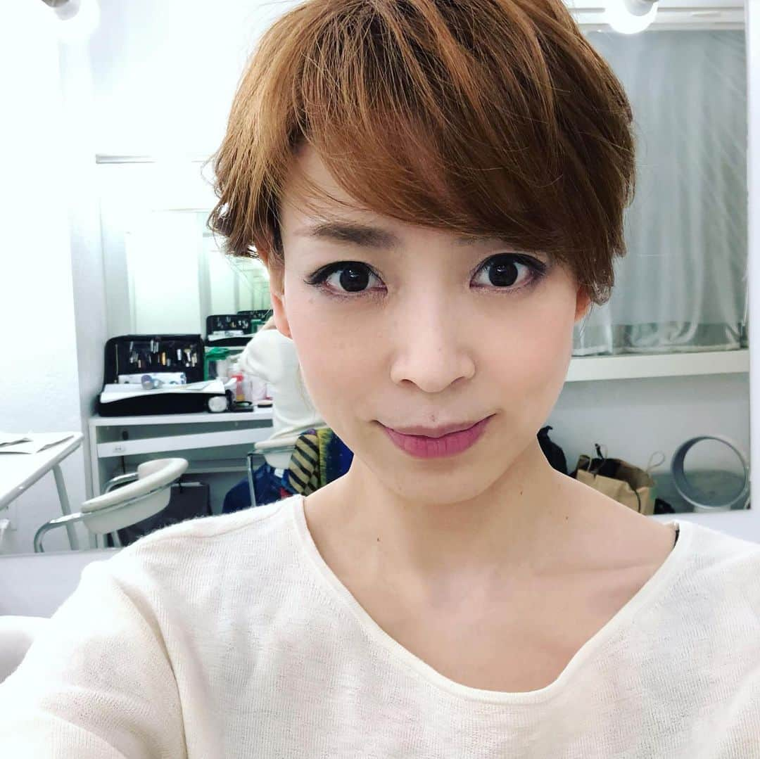 初嶺麿代さんのインスタグラム写真 - (初嶺麿代Instagram)「今日も収録〜 #楽しい現場 明日も宜しくお願いします^_^ #収録」2月5日 20時14分 - hatsunemayo