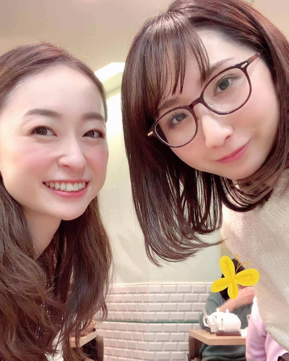 瞳ゆゆさんのインスタグラム写真 - (瞳ゆゆInstagram)「みなこーーー！！！ 何年ぶりかしら✨✨✨ 宝塚辞めたところから報告しあう2人😂 でも、なんでだろう。久しぶりな感じがしない😊 楽しかったー！！！ #愛原実花 #宝塚 #同期 #渋谷」2月5日 20時19分 - yuyu_hitomi