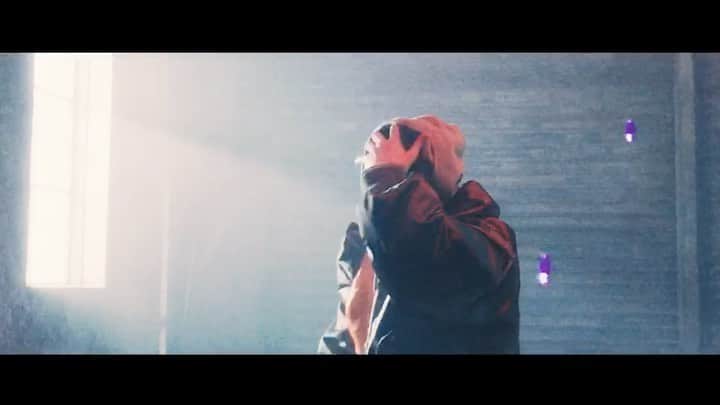 T-PABLOWのインスタグラム：「Benjazzyソロ　"WAR" を今日の21時から観れるよ⚔️ おめでとうカッコいい🎉 ‪ ‪#BADHOPWORLD‬」