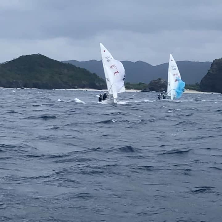 田中美紗樹のインスタグラム：「#リーチングホイスト　#470sailing  ポールセット3回失敗 4枚目撃沈山田くん…」