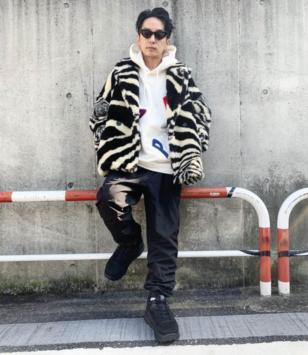 奈良裕也さんのインスタグラム写真 - (奈良裕也Instagram)「@uggjapan UGGのSneaker Campaignに参加しています👟僕の選んだのは CA805 Mesh BLACK 軽くて ちょい厚底がお気に入り🕶⚡️ どんなSTYLEにも万能シューズ #uggスニーカー #uggsneakers」2月5日 20時44分 - yuyanara