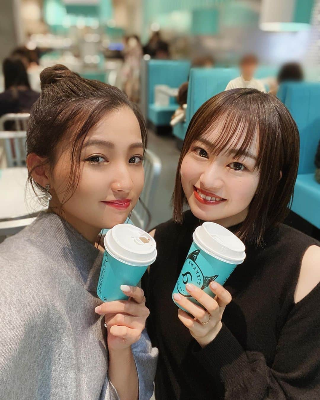 舞雛かのんさんのインスタグラム写真 - (舞雛かのんInstagram)「☕️♡ cafe date. . ｢Tiffany Blue Box Cafe｣. 映画で見て憧れた、 リアル"ティファニーで朝食を" 体験出来て嬉しすぎました‪‪‪‪❤︎‬. . れみが上手に撮ってくれたの📸. ありがとう‪‪❤︎‬. . #tiffanybluebox  #憧れの #ティファニーで朝食を」2月5日 21時05分 - mizho_601