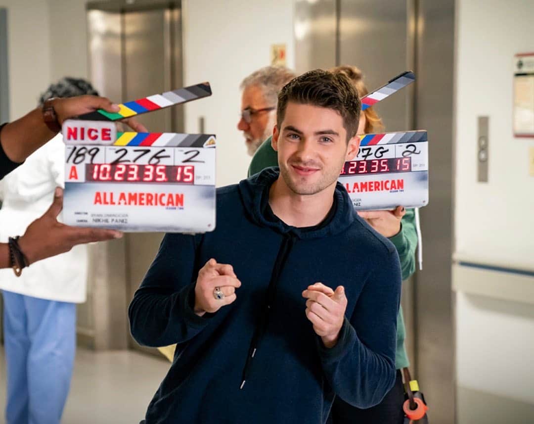コディ・クリスチャンのインスタグラム：「Who wants to come visit? our set’s pretty fun 🥳」