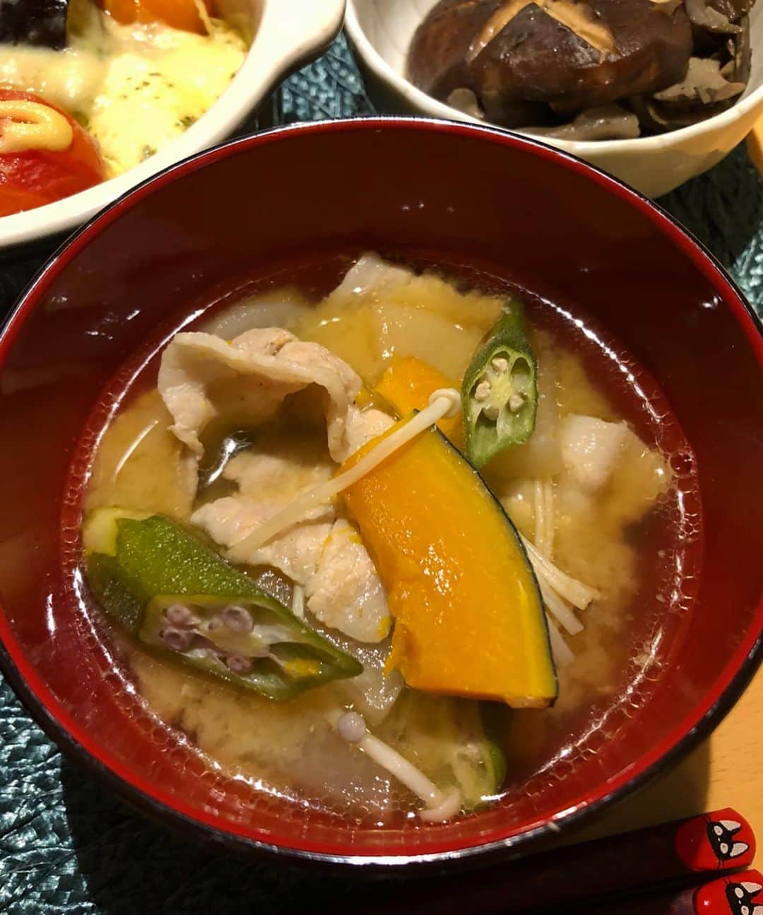 阪本智子さんのインスタグラム写真 - (阪本智子Instagram)「😊♡ #フィッシングショーOSAKA2020 に 参加できないことへの、残念コメント😢 ごめんなさい。と思いつつ嬉しかったです(⸝⸝⸝ᵒ̴̶̷̥́ ꒳​ ᵒ̴̶̷̣̥̀⸝⸝⸝) その他で今月参加するイベントもあるので、 また改めて告知させていただきますね‼️ #応援 #いつもありがとう ・ 🍳♡ #おうちごはん 🥢お品書き🥢 ★ツナとわかめの酢の物 ★きのこのバター醤油炒め ★鶏肉のわさびマヨ ★ごろっと野菜のチーズ焼き ★うな丼 ★野菜と豚肉のお味噌汁 ★ドラゴンフルーツ ＊ #cooking #homedinner #料理 #手料理 #晩御飯 #阪本智子」2月6日 7時59分 - tomoko_sakamoto423