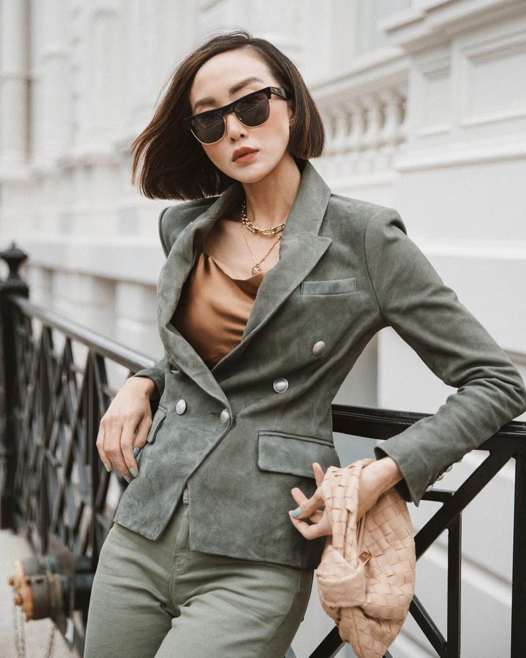 クリッセル・リムさんのインスタグラム写真 - (クリッセル・リムInstagram)「Hellllllo NY! Straight off a red eye flight to the @lagencefashion presentation. A little tired but these fitted jeans and structured blazer instantly makes me look polished and ready for business 👌🏻#ladieswholagence #ad」2月6日 6時29分 - chrisellelim