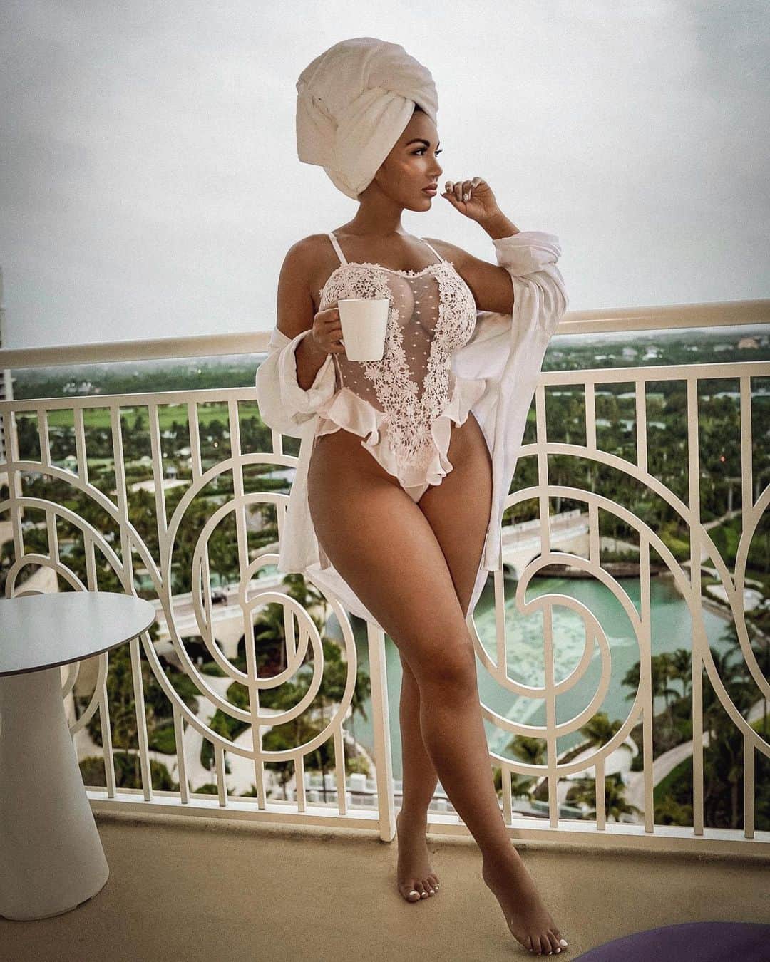 Aylen Aのインスタグラム：「@fashionnova ..Fun fact , I drink coffee every morning ☕️ Fashionnovapartner」
