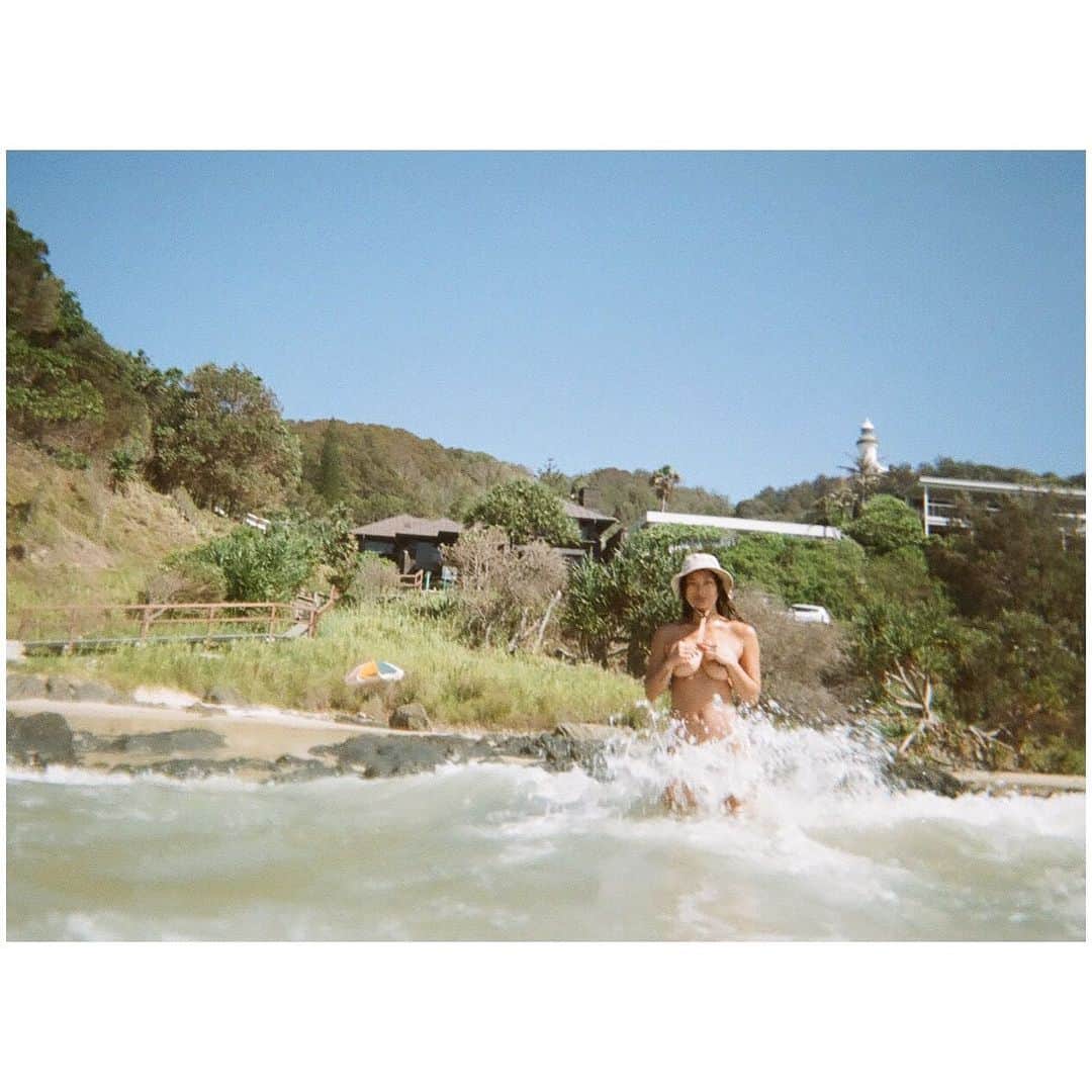 ジェラ・マリアーノさんのインスタグラム写真 - (ジェラ・マリアーノInstagram)「Water bebe #35mm #fujifilmquicksnap」2月6日 7時25分 - jarahm