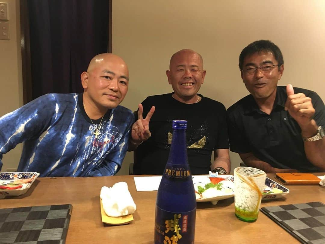 小田幸平のインスタグラム：「読売ジャイアンツ時代、一緒にプレーしていた大野倫さんとシュウちゃんと沖縄で食事しました。倫さんは沖縄水産出身で、夏第72回全国高等学校野球大会では準優勝投手。春は773球を1人で投げ抜いた今でも沖縄県の英雄。僕が高校に進学するときに進路希望を書く欄に沖縄水産❗️と書いたぐらい沖縄水産に行きたかったです。22年前に読売ジャイアンツに入団して、合同自主トレの時に倫と始めて会ってドキドキしたことを昨日の事のように覚えています。倫さん、シュウちゃんありがとう😊#沖縄県#沖縄水産高校#大野倫#読売ジャイアンツ#npo法人#野球未来琉球#比嘉酒造#残波」