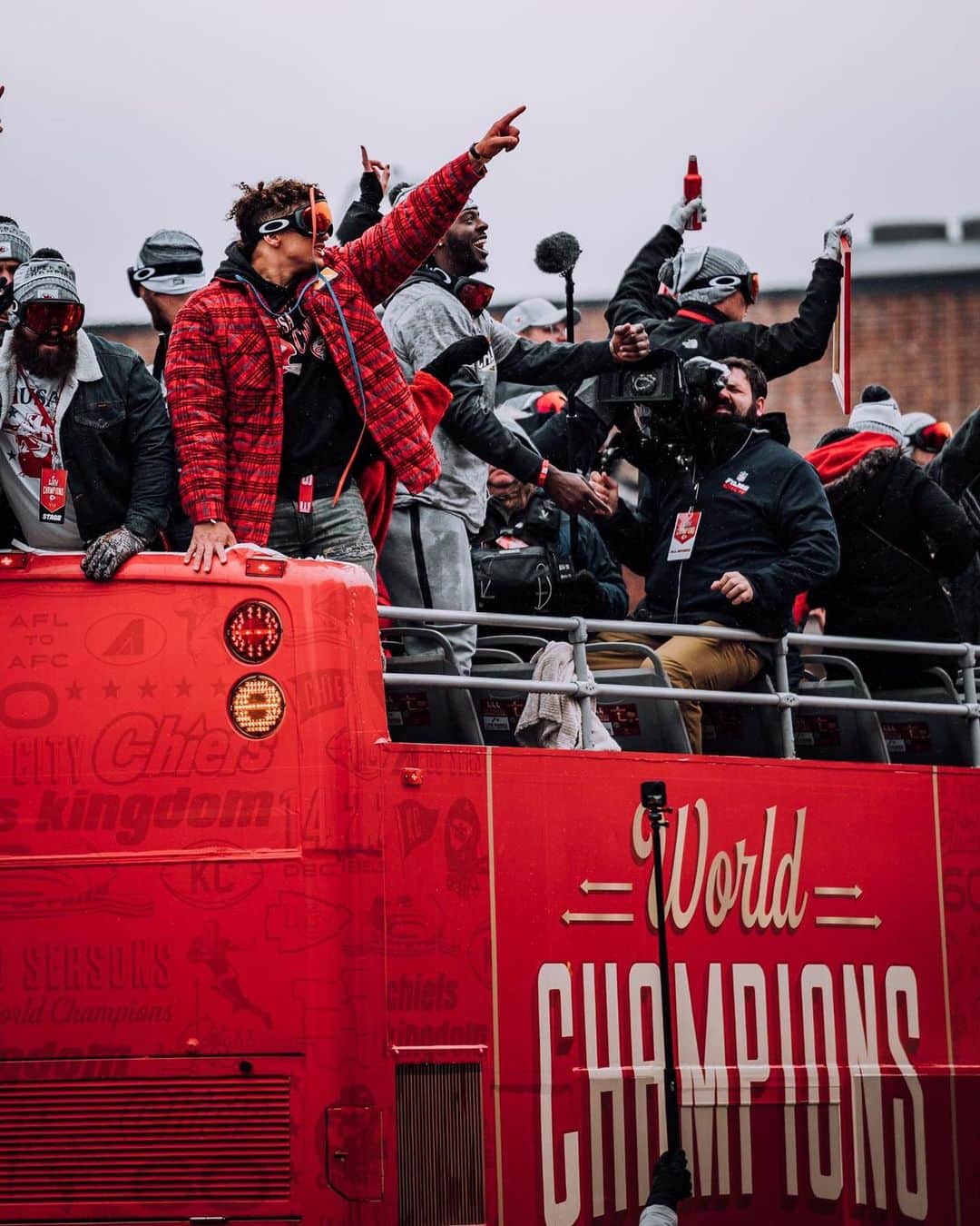 OAKLEYのインスタグラム：「‪The world is yours. 🌎 @Chiefs @PatrickMahomes #OneObsession #SBLIV ‬」