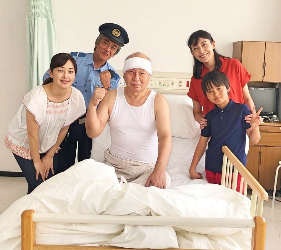 田中美里のインスタグラム：「先週の遼子（笛木）さんと兵次（泉谷）さんの親子の回、面白かったですね。  私の密かなツボは遼子さんが投げたナタ？を怖がる兵次さんの顔。  また2話を観る機会がありましたら注目してみてくださいね。  明日の第3話はどんな事件が待ってるんでしょうか？ 「駐在刑事 Season2」﻿ ﻿ テレビ東京系　毎週金曜20：00〜﻿ ﻿ ﻿是非観てくださいね。 ﻿ ﻿ #テレビ東京系﻿ #毎週金曜日 #20時から﻿ #駐在刑事season2﻿ ﻿ #寺島進　 #田中美里 #髙橋來 #笛木優子  #観てね ﻿」