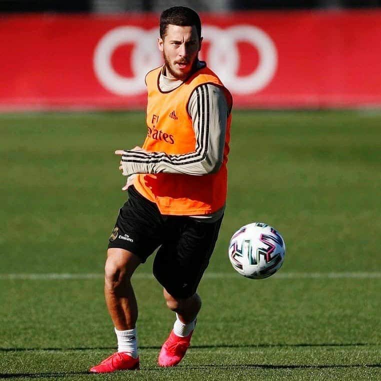 エデン・アザールのインスタグラム：「⚽🔥😄」