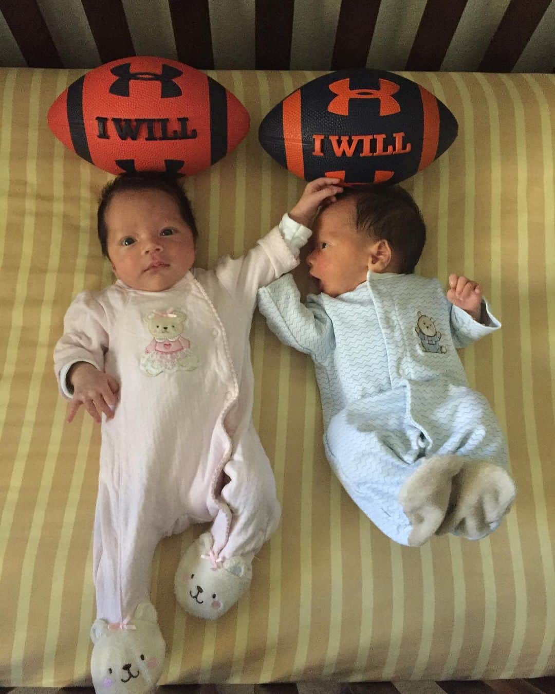 エリナ シルカのインスタグラム：「双子の日らしいですね🥰」